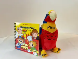 IMG_4003 Pinos zweisprachiges Kinderratebuch "Handwerker" + Pino der Papagei Plüschtier Bundle (Kopie)