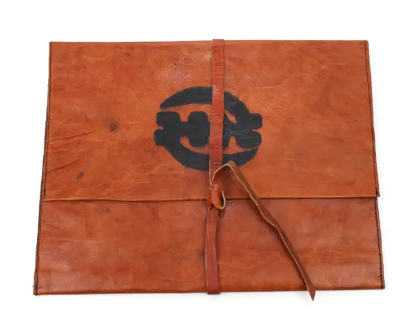 Praktische Clutch aus Leder in afrikanischem Design (Gye Nyame)